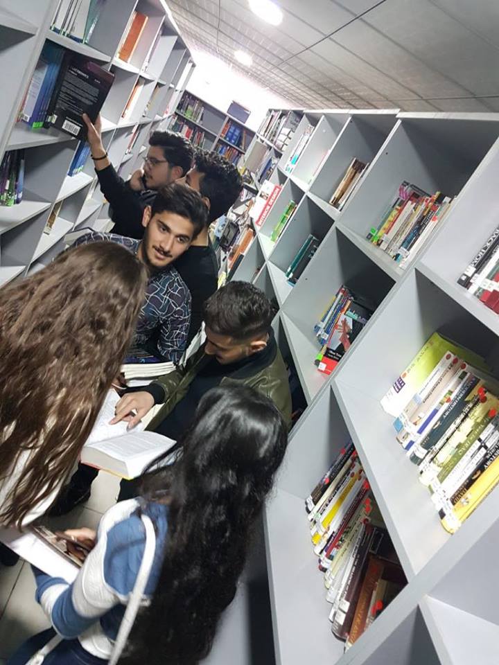 سەردانیكردنی كتێبخانەی زانكۆ