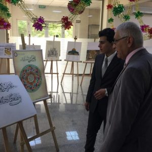 افتتاح معرض للوحات عن  الفن الإسلامي