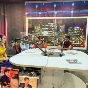 طلبة قسم الاعلام  يشاركون في تقديم برنامج اذاعي في راديو جيهان