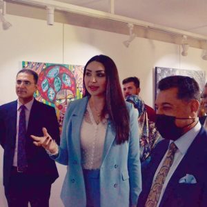 رئيس جامعة جيهان –اربيل يفتتح معرض فني لطالبة في قسم الاعلام