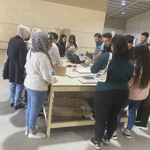 طلبة قسم التصميم الداخلي يزورون معمل صناعة الاثاث في اربيل