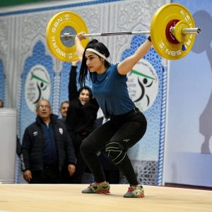 فوز احدى طالبات قسم التربية البدنية وعلوم الرياضة في بطولة الدول العربية لرفع الاثقال  للنساء