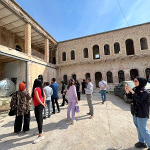 طلبة قسم الهندسة المعمارية يزورون قلعة عقرة التاريخية