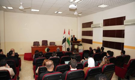 في مراسيم خاصة جامعة جيهان –اربيل توزع شهادات المشاركة في دورة (ریڤیت)