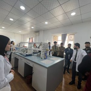 طلبة قسم الاحياء المجهرية الطبية يزورون مركز الأبحاث في جامعة بوليتكنيك
