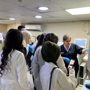 طلبة قسم التحليلات الكيميائية الحياتية الطبية ينظمون زيارة علمية الى مستشفى اربيل الدولية
