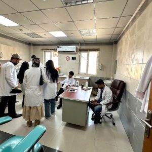 طلبة قسم العلوم الطبية الحيوية في جامعة جيهان- اربيل يحضرون دورة الفطريات الطبية في مركز شادي