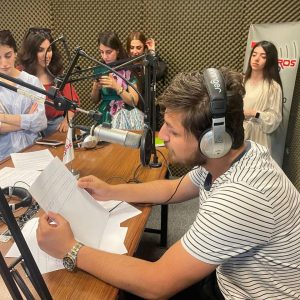 طلبة قسم الاعلام في جامعة جيهان-اربيل  يزورون راديو زاكروس