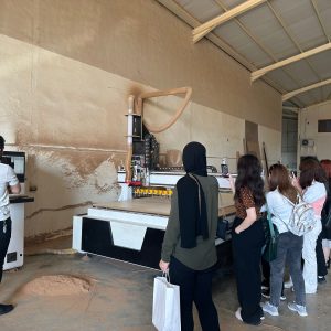زيارة علمية لطلبة قسم التصميم الداخلي في  جامعة جيهان – اربيل الى معمل مامو لصناعة الاثاث  في اربيل