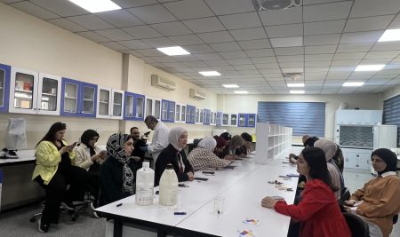 كلية الصيدلة بجامعة جيهان – أربيل تنظم ورشة عمل حول السلامة المختبرية
