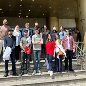 كلية الصيدلة تزور مختبر إكسوجينيك في مستشفى زین الدولي