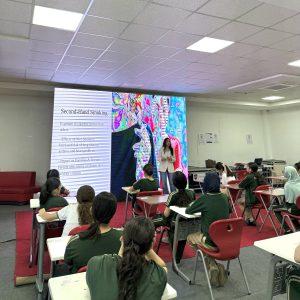 فێرخوازانى بەشی شیکاری کیمیای پزیشکی هۆشیاری تەندروستییان لە قوتابخانەی کاپیتال سیتی تایبەت بڵاودەکەنەوە