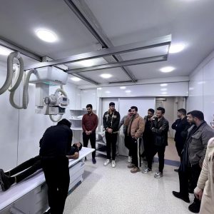 فێرخوازانى بەشی تەکنیکى وێنەگرتنى تیشکى بەردەوامن لە بەسەرکردنەوەى ژینگەى کارکردن و ئاشنابوون بە کارى مەیدانى