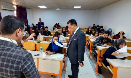 البروفيسور الدكتور أمجد صابر الدلوي رئيس جامعة جيهان – أربيل يتفقد سير الامتحانات النهائية