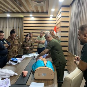فێرخوازانى بەشى پەرستارى تەندروستى کۆمەڵ خولێکى فریاگوزارى سەرەتایی بۆ پاسەوانی سنوور بەڕێوەدەبەن
