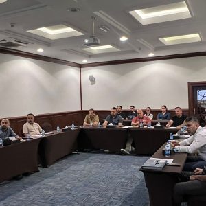 فێرخوازانى بەشى پەیوەندییە نێودەوڵەتیی و دیبلۆماسییەکان بەشداری لە وۆرک شۆپێکی تایبەت بە پەرەپێدانی دامەزراوە داراییەکان بە بەکارهێنانی میکانیزمەکانی ژیریی دەستکرد دەکەن