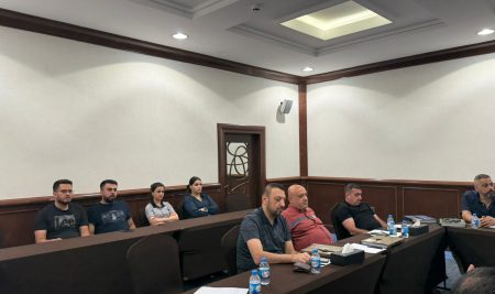 طلبة قسم العلاقات الدولية والدبلوماسية يشاركون في ورشة عمل متخصصة حول تطوير المؤسسات المالية باستخدام آليات الذكاء الاصطناعي