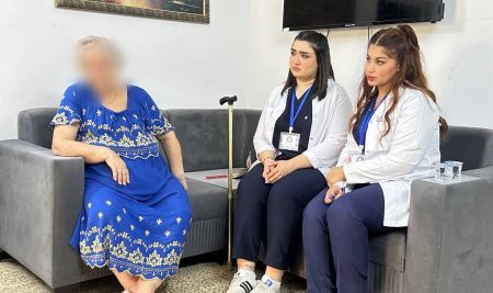 طلبة قسم العلوم الطبية الحيوية ينظمون فعالية خيرية في “دار الرجاء” لرعاية المسنين