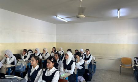 طلبة قسم التربية العامة يقدمون ندوة علمية حول تطوير مهارات اللغة الإنكليزية في ثانوية العرفان للبنات في أربيل