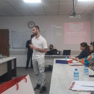 فێرخوازانى بەشی زمانی ئینگلیزی سیمینارێکی زانستییان لە بارەى ژیرى دەستکرد لە کۆلێژی کۆڵنز پێشکەش کرد
