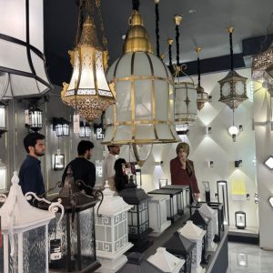 زيارة علمية لطلبة من قسم الهندسة المعمارية إلى شركة محمد لايتنغ للإضاءة