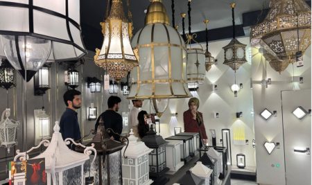 زيارة علمية لطلبة من قسم الهندسة المعمارية إلى شركة محمد لايتنغ للإضاءة