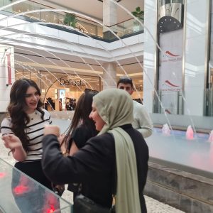 طلبة من قسم الهندسة المعمارية يزورون “جراند ماجيدي مول”