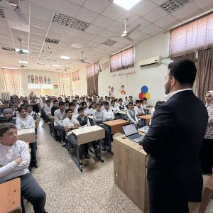 فێرخوازانى بەشی کارگێڕی کار باس لە زیانەکانی بەکارهێنانی مۆبایل بۆ قوتابیانى قوتابخانەیەک دەکەن