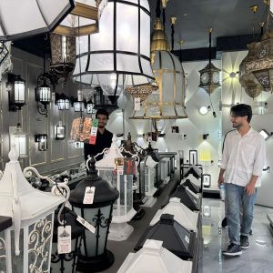 فێرخوازانى بەشی ئەندازیاری تەلارسازی بەسەردانێکى زانستى کۆمپانیای محەمەد لایتینگ بۆ ڕووناککردنەوە بەسەردەکەنەوە