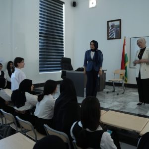 طلاب قسم الإعلام ينفذون نشاطاً توعوياً حول سلامة الإعلام الإلكتروني