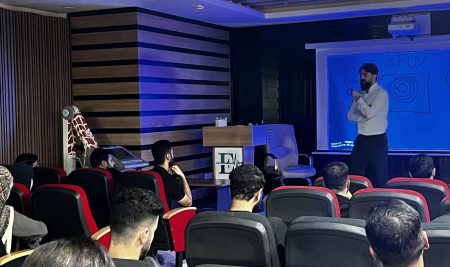 طلبة من تقنيات التصوير الشعاعي يتدربون عملياً على توظيف الذكاء الاصطناعي في جهاز المفراس الحلزوني