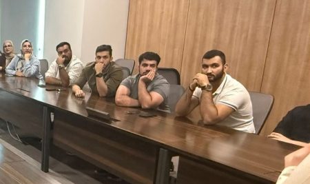 طلبة من قسم هندسة البرمجيات والمعلوماتية في زيارة عملية لقسم الدعم الفني (IT Help Desk)