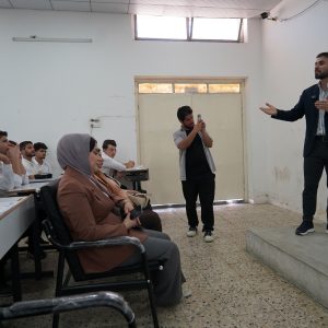 طلاب قسم الإعلام يطلقون حملة سلامة وسائل الإعلام الإلكترونية