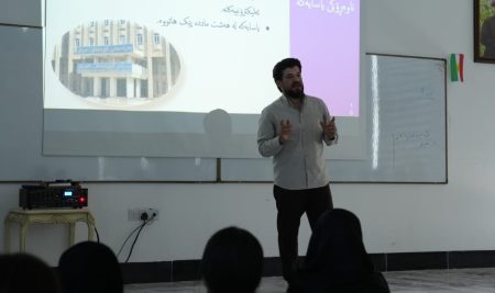 فێرخوازانی بەشی ڕاگەیاندن چالاكییەكی هۆشیاری سەبارەت بە سەلامەتیی میدیای ئەلیكترۆنی ئەنجام دەدەن