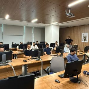 طلبة قسم هندسة البرمجيات والمعلوماتية يتعرفون على أعمال البرمجيات وآليات تطوير الأنظمة والتطبيقات