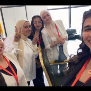 طلاب قسم العلوم الطبية الحيوية ينظمون محاضرة علمية حول فصائل الدم في مدرسة أربيل النموذجية للبنات