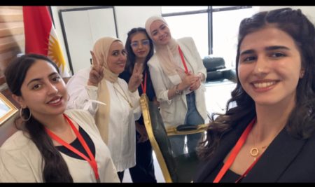 طلاب قسم العلوم الطبية الحيوية ينظمون محاضرة علمية حول فصائل الدم في مدرسة أربيل النموذجية للبنات