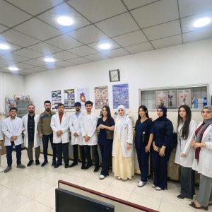 طلبة قسم التحليلات المختبرات الطبية يقومون بزيارة علمية إلى مختبر مجمع كارزان الطبي