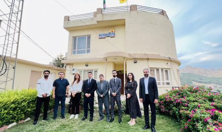 فێڕخوازانی بەشی ڕاگەیاندن لە زانکۆی جیهان هەولێر ڕادیۆی ئاکرێ بەسەردەكەنەوە