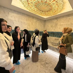 فێرخوازانى بەشی ئەندازیاری دیزاینی ناوخۆیی پڕۆژەی نیشتەجێبوونی Pavilion بەسەردەکەنەوە