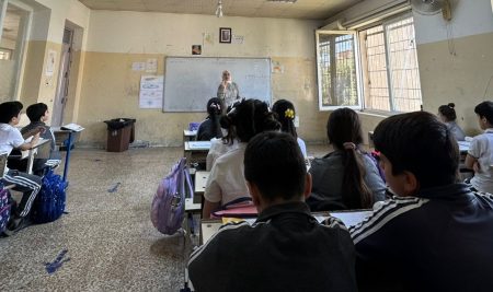 طلبة قسم التربية العامة يتدربون عملياً على متطلبات الإدارة الصفية