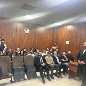 فێرخوازانى بەشى یاسا بەشدارى لە دانیشتنێکی ئاشکرای دادگای تاوانه‌کانی یه‌کی هه‌ولێر ده‌که‌ن