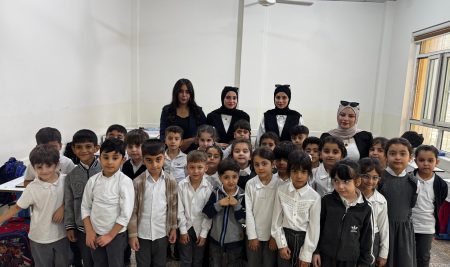 طلبة قسم التربية العامة يطبقون خبراتهم النظرية في نشاط تربوي ميداني بمدرسة شاكار