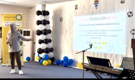 طلبة من قسم اللغة الإنجليزية يعززون مهارات النطق في مدرسة بان الثانوية عبر الألعاب