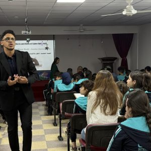 طلبة من قسم الإعلام ينظمون ندوة حول الإدمان الإلكتروني