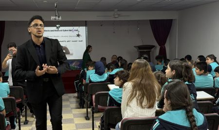 طلبة من قسم الإعلام ينظمون ندوة حول الإدمان الإلكتروني