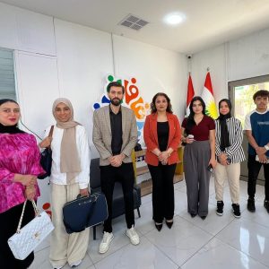 طلبة قسم اللغة الإنجليزية يزورون المدرسة الفنلندية الدولية بمناسبة اليوم الدولي لمناهضة العنف