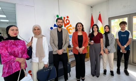 طلبة قسم اللغة الإنجليزية يزورون المدرسة الفنلندية الدولية بمناسبة اليوم الدولي لمناهضة العنف