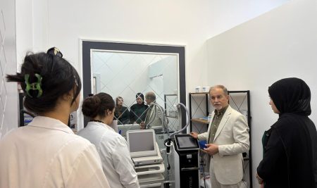 فێرخوازانى بەشی پەرستاری تەندروستی کۆمەڵ سەردانی کلینیکێکى جوانکاری دەکەن