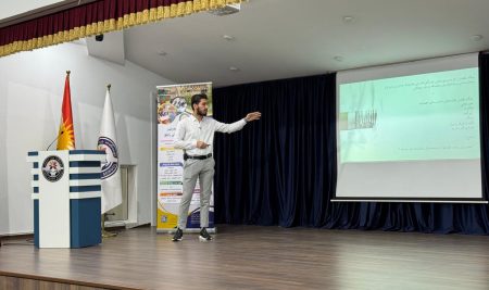 طلبة قسم التحليلات الكيميائية الحياتية الطبية ينظمون نشاطًا توعويًا حول أضرار التدخين في مدرسة بارز الأهلية الثانوية